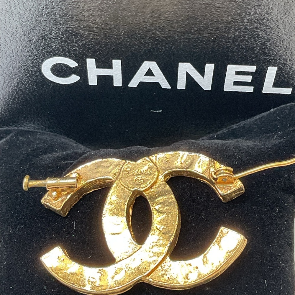 CHANEL CC Logo Rhinestone Brooch - Picture 7 of 11